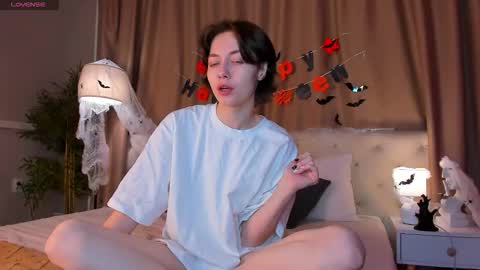 Snapshot of skelerata chatting on October 29, 1:41 am Emily online show from October 29, 1:41 am