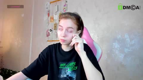 Snapshot of skelerata chatting on November 21, 1:15 am Emily online show from November 21, 1:15 am