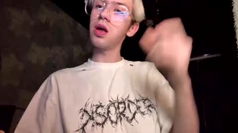 Snapshot of skibatryanka chatting on February 13, 6:37 pm SKIBA online show from February 13, 6:37 pm