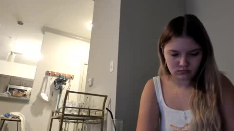 Snapshot of skiimaskabby chatting on September 28, 12:05 am skiimaskabby online show from September 28, 12:05 am