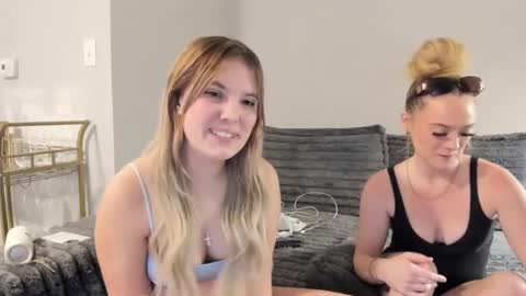 Snapshot of skiimaskabby chatting on October 14, 6:47 am skiimaskabby online show from October 14, 6:47 am