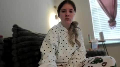 Snapshot of skiimaskabby chatting on December 21, 5:42 pm skiimaskabby online show from December 21, 5:42 pm