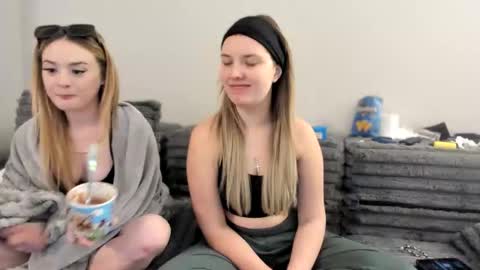 Snapshot of skiimaskabby chatting on January 5, 11:52 pm skiimaskabby online show from January 5, 11:52 pm