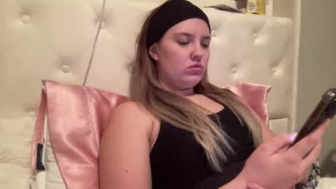 Snapshot of skiimaskabby chatting on January 7, 12:13 am skiimaskabby online show from January 7, 12:13 am