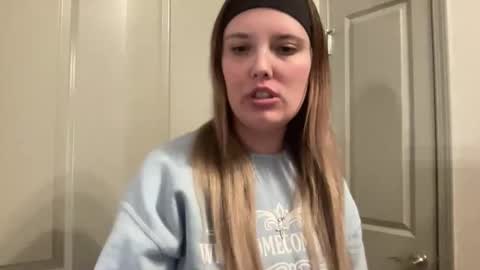 Snapshot of skiimaskabby chatting on February 27, 9:09 am skiimaskabby online show from February 27, 9:09 am