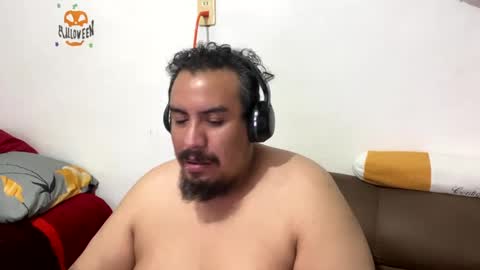 Snapshot of skinhell chatting on December 8, 4:35 am Elias online show from December 8, 4:35 am