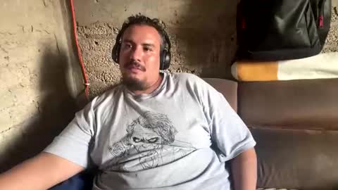 Snapshot of skinhell chatting on November 1, 10:45 pm Elias online show from November 1, 10:45 pm