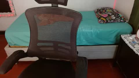 Snapshot of skinny__hott chatting on March 4, 1:50 pm Lorena online show from March 4, 1:50 pm