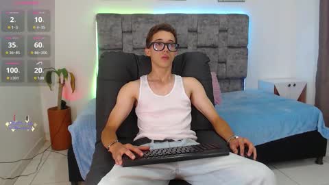 skinny_bigcock20 online show from February 6, 9:29 pm