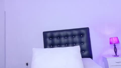 skinny_hottie18 online show from March 27, 3:45 pm