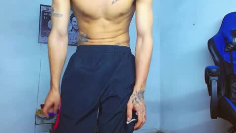 Snapshot of skinny_marked chatting on December 5, 1:25 am skinny marked online show from December 5, 1:25 am