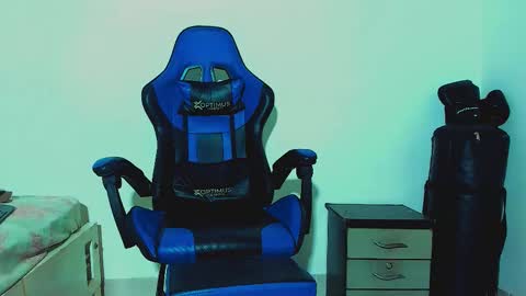 Snapshot of skinny_marked chatting on October 27, 2:15 am skinny marked online show from October 27, 2:15 am