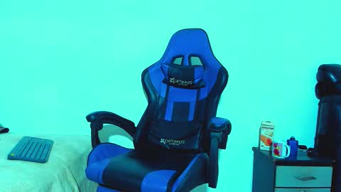 Snapshot of skinny_marked chatting on October 31, 4:19 pm skinny marked online show from October 31, 4:19 pm