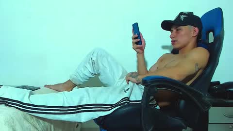 Snapshot of skinny_marked chatting on November 18, 7:51 pm skinny marked online show from November 18, 7:51 pm