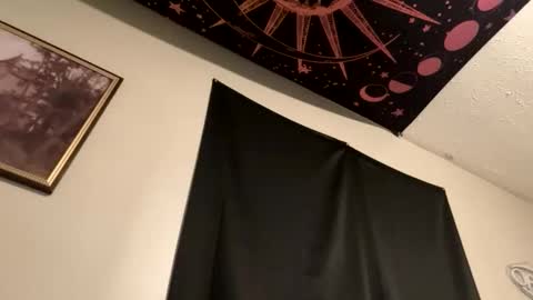 Snapshot of skinnyangel21 chatting on December 3, 4:42 am skinnyangel21 online show from December 3, 4:42 am