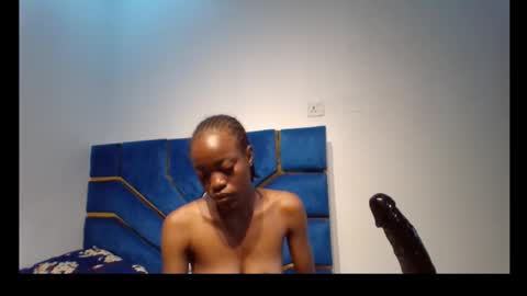 Snapshot of skinnyasssexyboobs chatting on December 22, 8:11 am skinnyasssexyboobs online show from December 22, 8:11 am