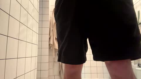 Snapshot of skinnyduderino chatting on December 1, 10:31 am skinnyduderino online show from December 1, 10:31 am