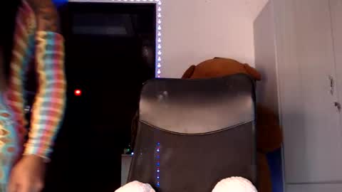 jesica online show from April 5, 2:31 am