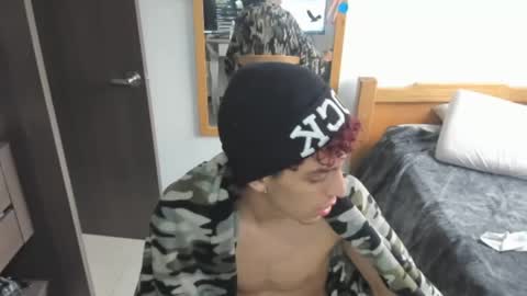 skinnypipe15 online show from October 24, 12:01 pm