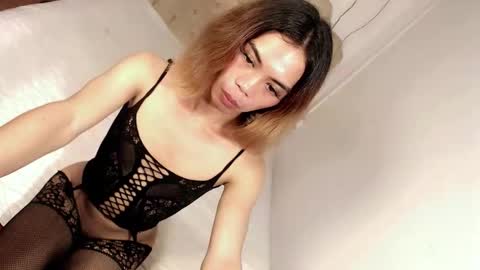 Snapshot of skinnytrans69 chatting on May 13, 2:14 pm skinnytrans69 online show from May 13, 2:14 pm