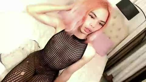 Snapshot of skinnytrans69 chatting on May 28, 1:30 pm skinnytrans69 online show from May 28, 1:30 pm