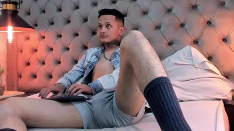 SkinnyZeth online show from November 10, 4:22 am