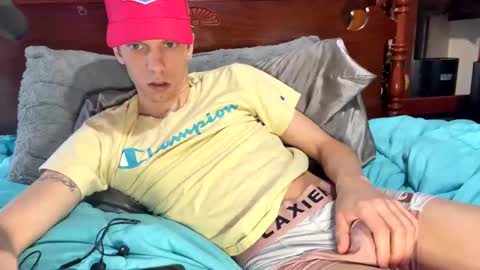 Snapshot of skittles933 chatting on March 6, 12:09 pm Skittles online show from March 6, 12:09 pm