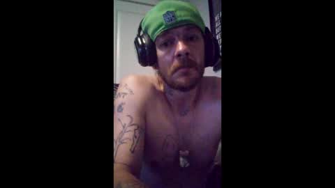 Snapshot of skitzothaklown86 chatting on June 8, 6:36 am skitzothaklown86 online show from June 8, 6:36 am