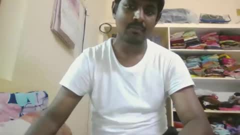 Snapshot of sklavepappu143 chatting on November 4, 6:23 am Indianslut1431 online show from November 4, 6:23 am