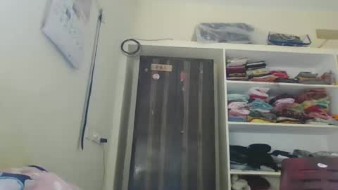 Snapshot of sklavepappu143 chatting on November 19, 8:36 am Indianslut1431 online show from November 19, 8:36 am