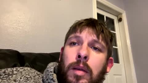 Snapshot of skuzzy25 chatting on December 26, 2:01 am skuzzy25 online show from December 26, 2:01 am