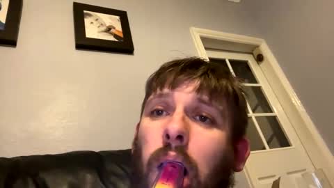 Snapshot of skuzzy25 chatting on December 28, 4:19 am skuzzy25 online show from December 28, 4:19 am