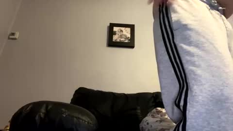 Snapshot of skuzzy25 chatting on December 29, 4:16 am skuzzy25 online show from December 29, 4:16 am