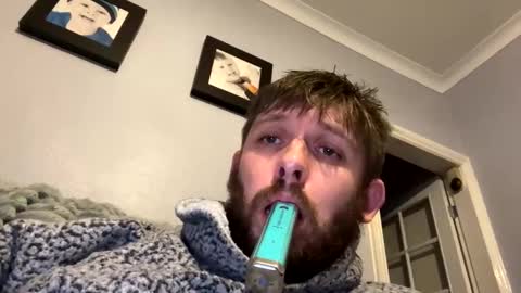 Snapshot of skuzzy25 chatting on January 3, 11:33 pm skuzzy25 online show from January 3, 11:33 pm