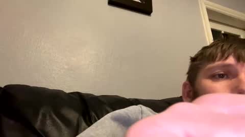 Snapshot of skuzzy25 chatting on January 4, 8:16 pm skuzzy25 online show from January 4, 8:16 pm