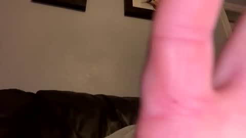 Snapshot of skuzzy25 chatting on January 4, 11:17 pm skuzzy25 online show from January 4, 11:17 pm