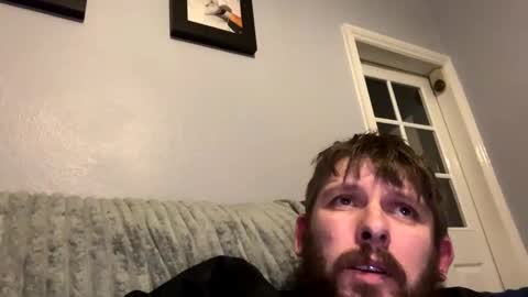 Snapshot of skuzzy25 chatting on January 13, 2:18 am skuzzy25 online show from January 13, 2:18 am