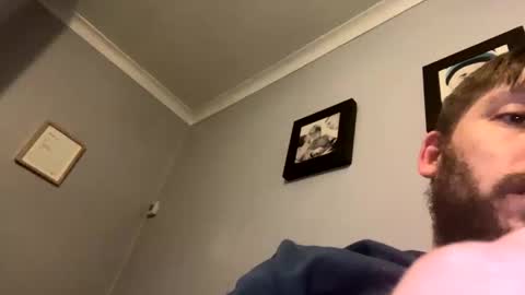 Snapshot of skuzzy25 chatting on January 14, 2:19 am skuzzy25 online show from January 14, 2:19 am