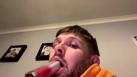 Snapshot of skuzzy25 chatting on January 29, 1:27 am skuzzy25 online show from January 29, 1:27 am