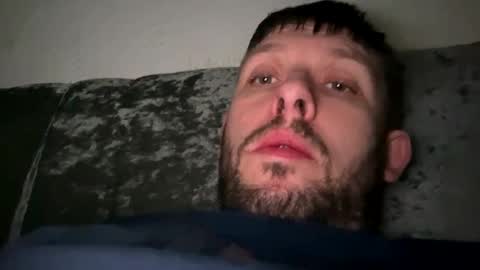 Snapshot of skuzzy25 chatting on February 8, 6:54 am skuzzy25 online show from February 8, 6:54 am