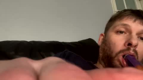 Snapshot of skuzzy25 chatting on February 14, 10:28 am skuzzy25 online show from February 14, 10:28 am