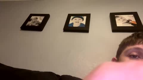 Snapshot of skuzzy25 chatting on February 19, 10:31 pm skuzzy25 online show from February 19, 10:31 pm