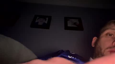 Snapshot of skuzzy25 chatting on February 22, 7:01 am skuzzy25 online show from February 22, 7:01 am