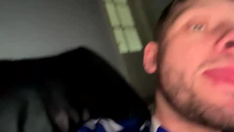 Snapshot of skuzzy25 chatting on February 23, 12:37 pm skuzzy25 online show from February 23, 12:37 pm