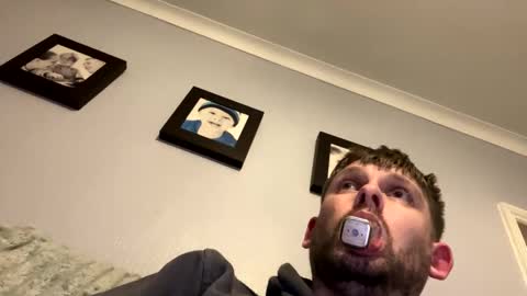 Snapshot of skuzzy25 chatting on March 1, 4:37 am skuzzy25 online show from March 1, 4:37 am