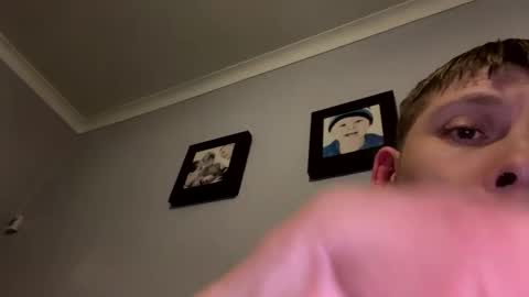 Snapshot of skuzzy25 chatting on March 3, 4:58 am skuzzy25 online show from March 3, 4:58 am