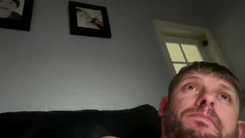 Snapshot of skuzzy25 chatting on March 7, 9:40 am skuzzy25 online show from March 7, 9:40 am