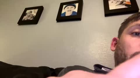 Snapshot of skuzzy25 chatting on March 8, 10:56 pm skuzzy25 online show from March 8, 10:56 pm