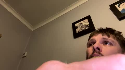 Snapshot of skuzzy25 chatting on March 10, 3:45 am skuzzy25 online show from March 10, 3:45 am