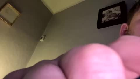 Snapshot of skuzzy25 chatting on March 11, 12:00 am skuzzy25 online show from March 11, 12:00 am